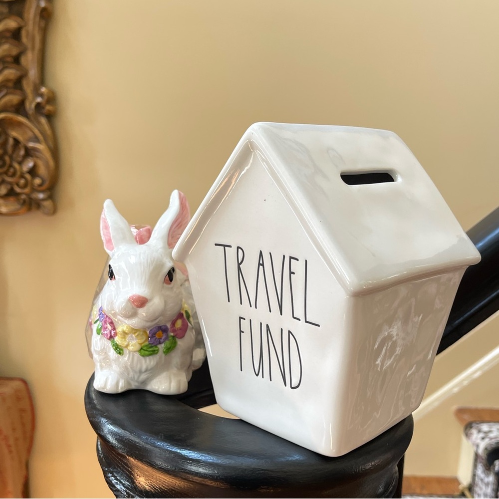Rare Rae Dunn "TRAVEL FUND" Birdhouse Bank.
NWOT